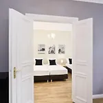 Old Town Zehdenicker Strasse * Berlino